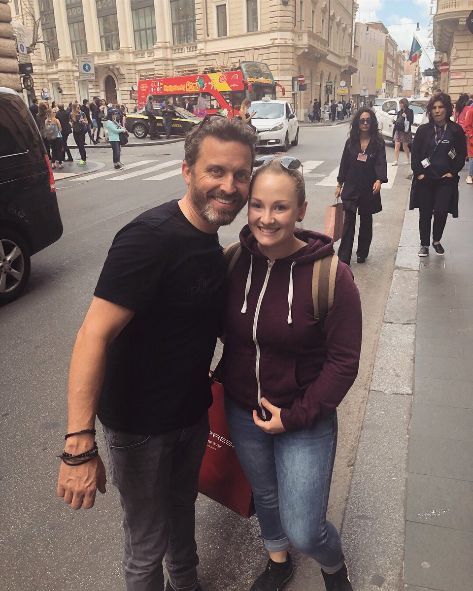 SPNthings_'s tweet photo. Oooh my chuck! I never thought this would happen to me! I just met the angel Gabriel and god! Thank you @dicksp8jr and @RobBenedict for being so nice and ofc @jasonmanns for taking the pictures! You made my day, no my whole vacation. ❤️ #spnfamily #happyfangirl #supernatural https://t.co/5yVpGTKc0g