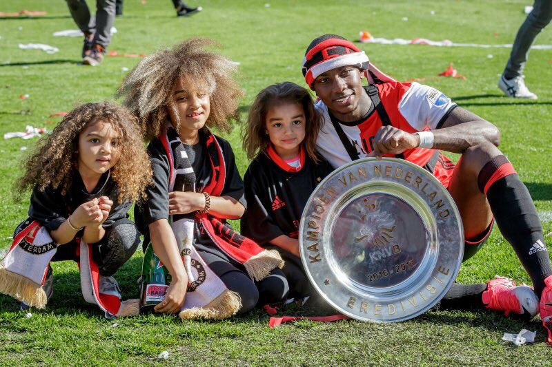 Eljero Elia tweet media