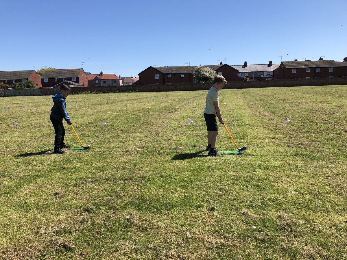YsgolCC's tweet photo. #year3 having fun learning some golf skills 🏌️‍♂️ #ccmasters #ccopen #four https://t.co/tONfhS7HHJ