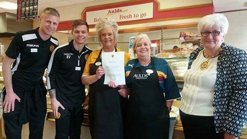 My_Motherwell's tweet photo. We would like to congratulate @AuldstheBakers for winning the Best Dress Window competition . Well done again 😁 @MotherwellFC #IN_Motherwell #Aulds #BestDressedWindow https://t.co/s99DhPsCU6