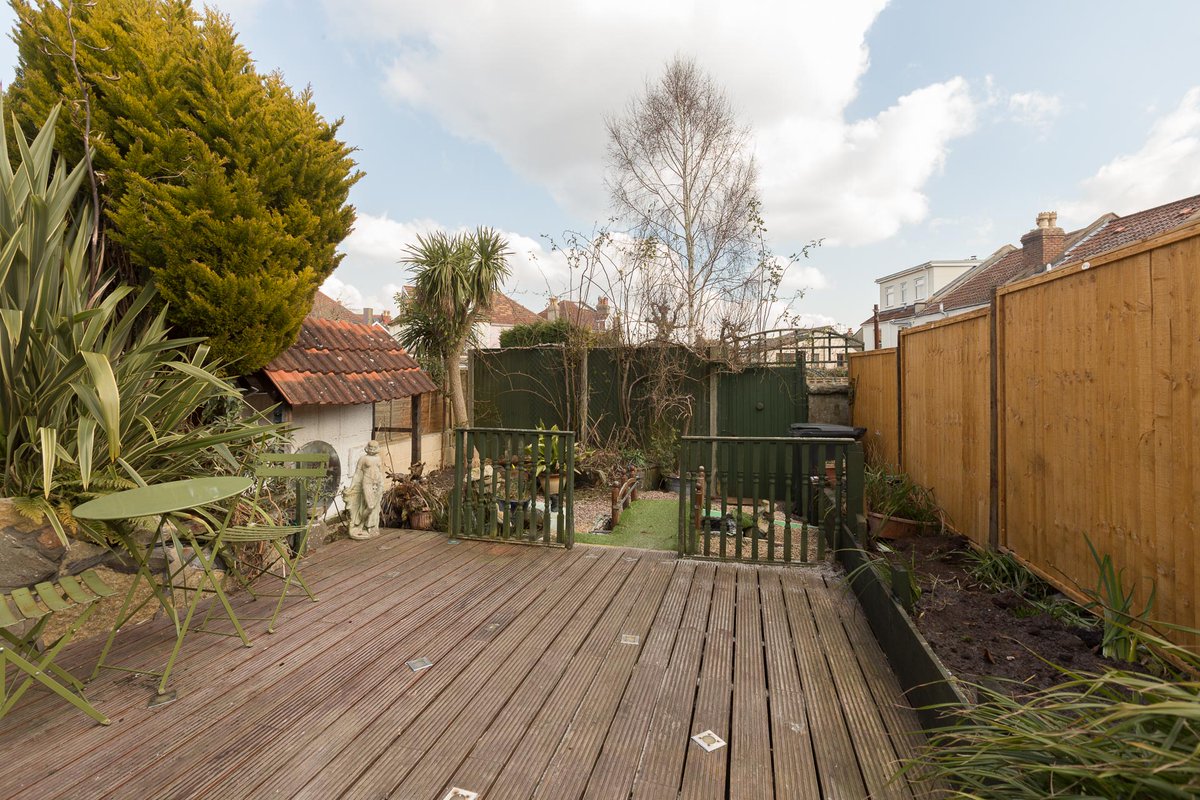 KHBishopston's tweet image. Biggest 1 bed in Horfield! Church Road, With private garden at the back! Please call the office to enquire on 0117 909 4400
#1bed #gardenflat #bristol #property