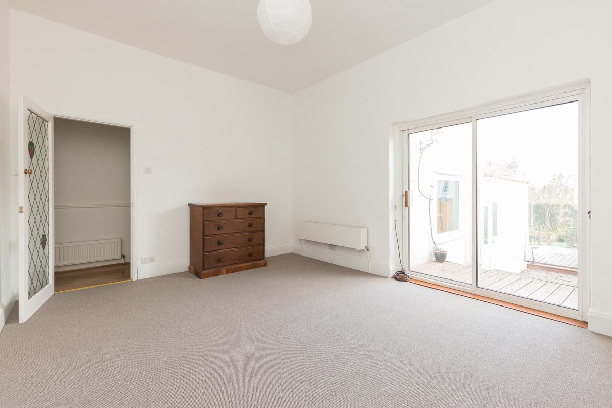 KHBishopston's tweet image. Biggest 1 bed in Horfield! Church Road, With private garden at the back! Please call the office to enquire on 0117 909 4400
#1bed #gardenflat #bristol #property