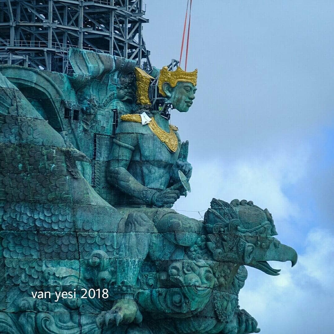 Amerika punya Patung Liberty, Indonesia punya Garuda Wisnu Kencana!

Yang dari dulu saya tunggu sejak saya masih kecil, monumen setinggi 121 m (iya hampir setinggi Monas) di Badung, Bali ini hampir kelar 😊

Patung GWK ini akan menjadi salah satu patung tertinggi di dunia!