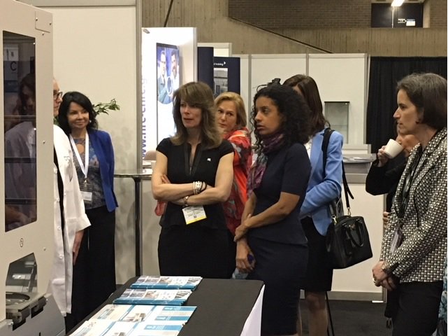 Ouverture du Salon de la technologie de fabrication
de Montréal 2018 - Organisée par Lyne Dubois du #CRIQ, <a href="/MP_Ippersiel/">MP Ippersiel</a>  visite la toute première usine cyber-physique du Canada avec des femmes du secteur manufacturier <a href="/DomAnglade/">Dominique Anglade</a>   #STFM2018