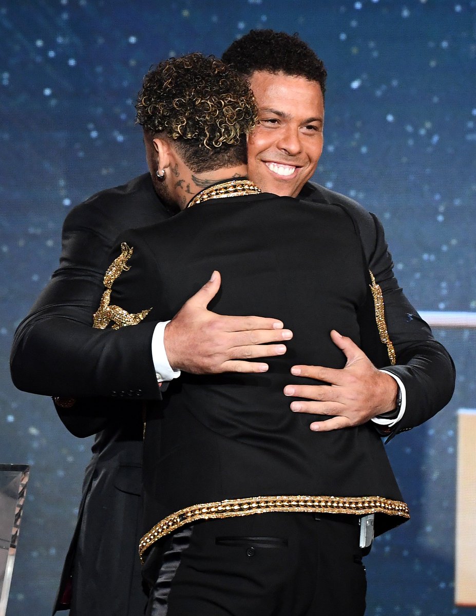 ChampionsLeague's tweet photo. 🇧🇷 Neymar is presented with the Ligue 1 Player of the Season award by Brazilian legend Ronaldo 👍

#UCL https://t.co/o1M4wMwCMx
