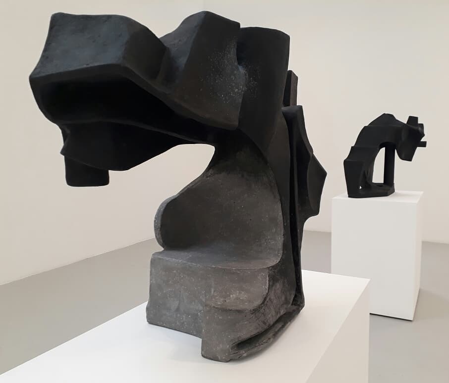 PMSA_Sculpture's tweet photo. STUNNING brooding forms by Vincent Fecteau #Greengrassi https://t.co/Wp6KwMyIxs beautiful space #dontmiss https://t.co/fmV4myKzUM