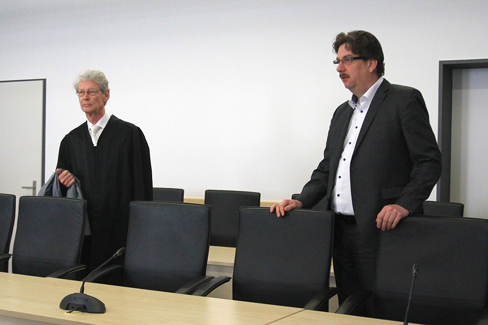 Soeben wurde am Landgericht Rostock der #AfD-Politiker Holger #Arppe wegen Volksverhetzung zu einer Geldstrafe von 6.000 Euro verurteilt