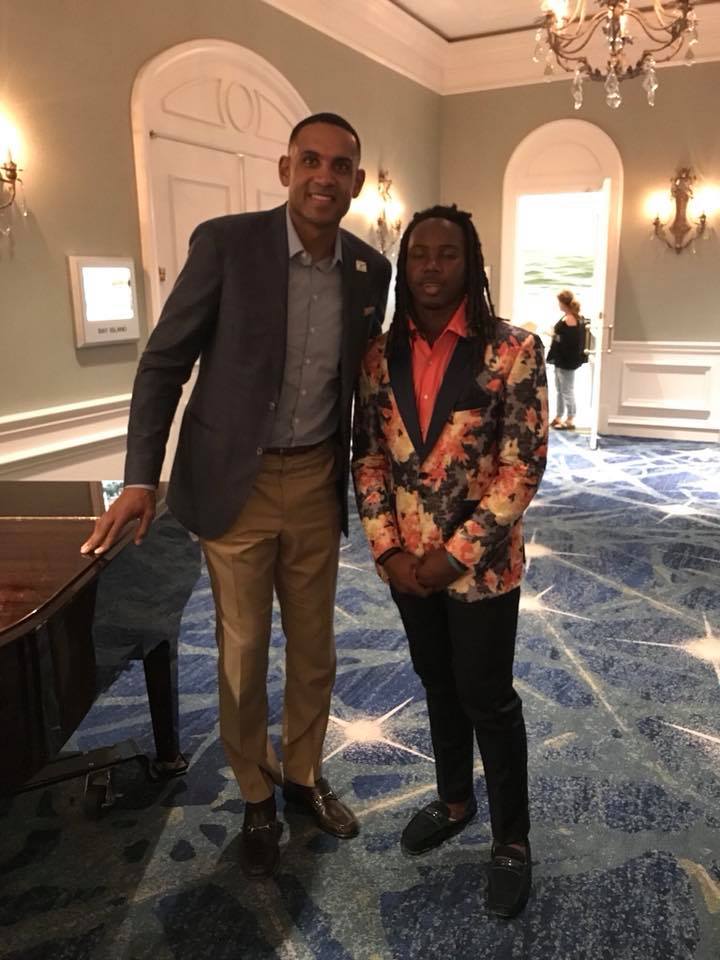 LauraHarrisNBC5's tweet photo. MONDAY MOTIVATION: 15YO N’Jhari Jackson of Carrollwood Day School presented a $1,000 check for pediatric cancer research at the Dick Vitale Gala. N’Jhari raised the money through one of his books he wrote... but he’s doing so much more in the community!

https://t.co/EizJHl5ZqA https://t.co/mgVU9k1xeD