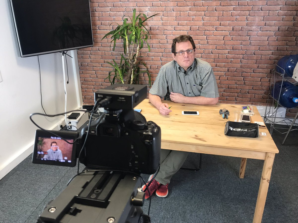 captainrepair's tweet photo. Tournage du prochain portait #CaptainRepair :)
#ReparationiPhone #ReparationSmartphone #SansMonTelephone https://t.co/kazGiwpdsL