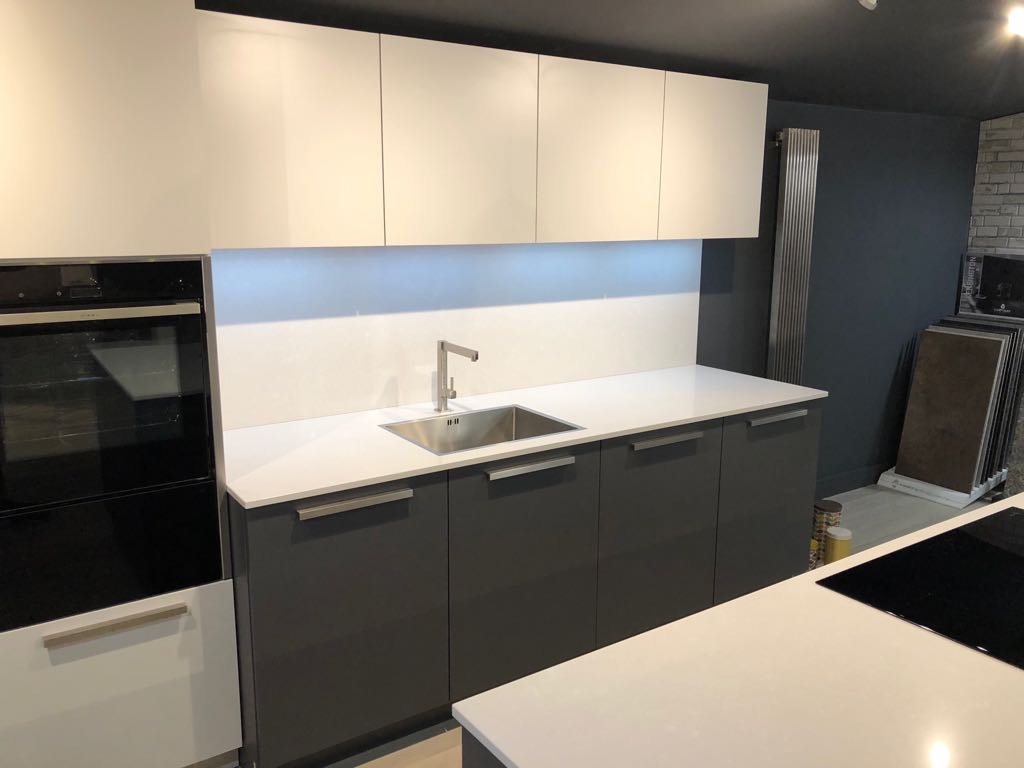 BRAND NEW EX-DISPLAY GERMAN KITCHEN inc. ALL NEFF APPLIANCES FOR SALE PLEASE SEE IMAGES AS REFERENCE MESSAGE ME FOR FURTHER DETAILS OR CALL THE SHOWROOM ON 01253 896614