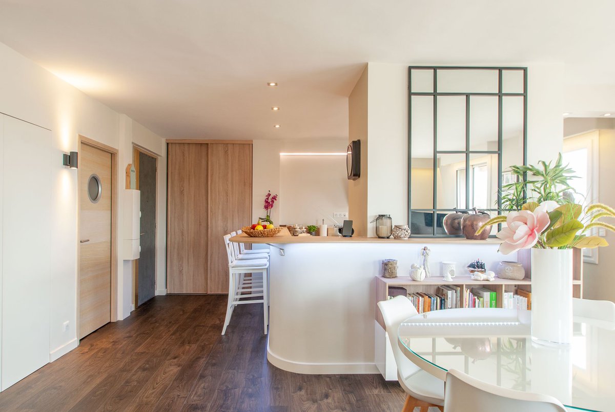 SPIrouen's tweet photo. Coup de ❤️ ! #EXCLU

@Rouen Cathédrale / Superbe appartement 81m2 rénové en 2016 av balcon et vue panoramique sur la Seine, pièce de vie avec cuisine ouverte de 45m2 très lumineux, 2 ch dont 1 sur balcon, 2 places de parking.

Contactez nous :)
-> https://t.co/X0nmMBsAu7 https://t.co/GVv9bleRle