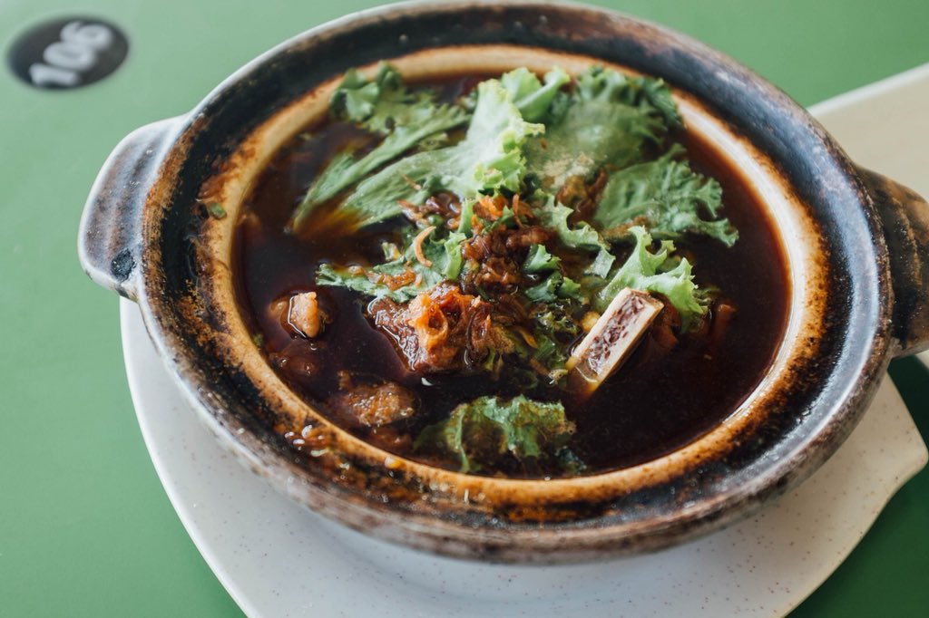 bonappetitsb's tweet photo. Halal Bak Kut Teh (Beef) 😍
100% Muslim Owned &amp; Halal

They do sell Nasi Ayam, Mee Bandung and so on! 

The beef is so tender, sambal belacan power. 👍

ANAK BAPAK 
4A Eunos Crescent, #01-16
Eunos Crescent Market &amp; Food Centre https://t.co/cHvRKNseQi