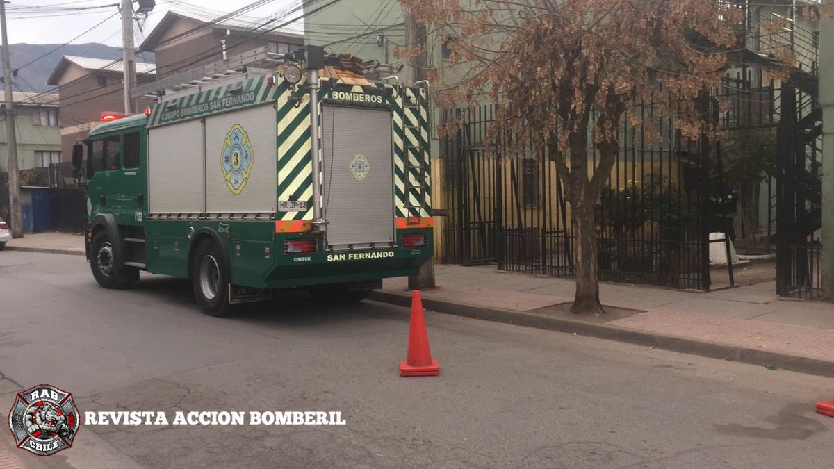 RABCHILE's tweet photo. Bomberos San Fernando 

Ahora #RAB11 se encuentra en 10-9 (Otros Servicios) Población San Hernan, Block 34.

Se trata de apertura de departamento con menor al interior.

Unidad: B-3

#REVISTAACCIONBOMBERIL
#BOMBEROSDECHILE https://t.co/pCLoEbDTzQ