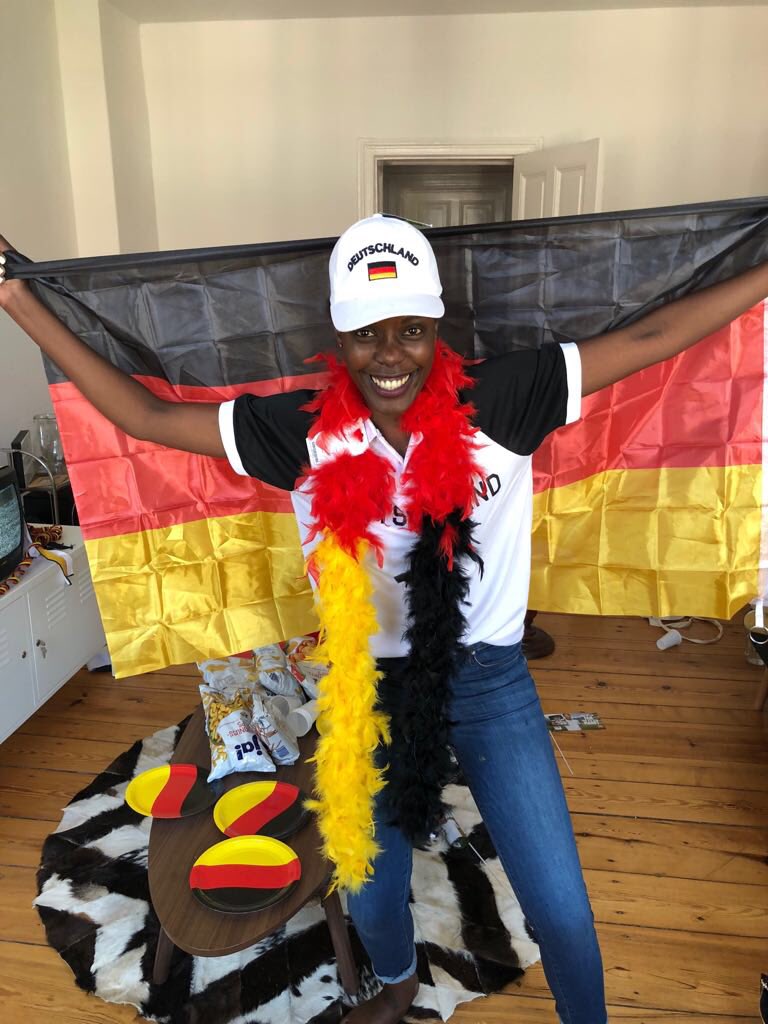 AnnaDushime's tweet image. Ich auf dem Weg zum Bäcker. cc @c_lindner