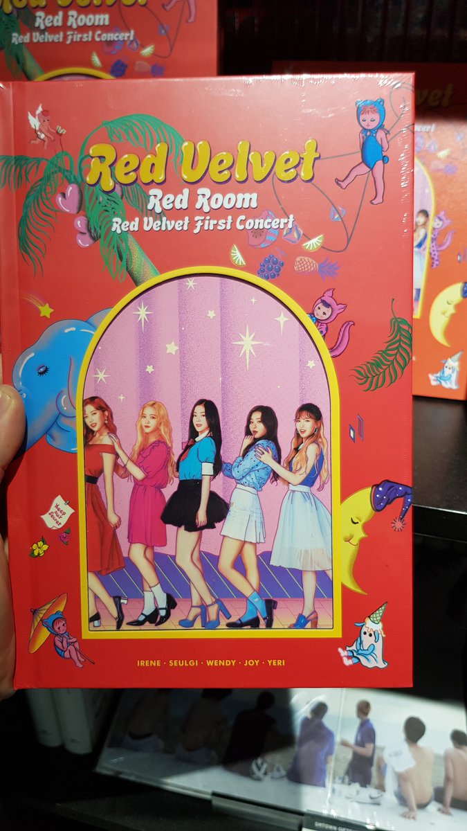 KangSeulreneBae's tweet photo. RED VELVET First Concert Red Room Photo Book ราคา 990 บาท ค่าส่ง 60/100 ของแท้จาก SM Town Shop at Lotte เมียงดง สั่งโลดดดด รีบหน่อยน้า 18 เค้าบินกลับล้าวววว #ตลาดนัดรวว #ตลาดนัดRedVelvet #redvelvet #RedroomConcert https://t.co/sEleQRS78N