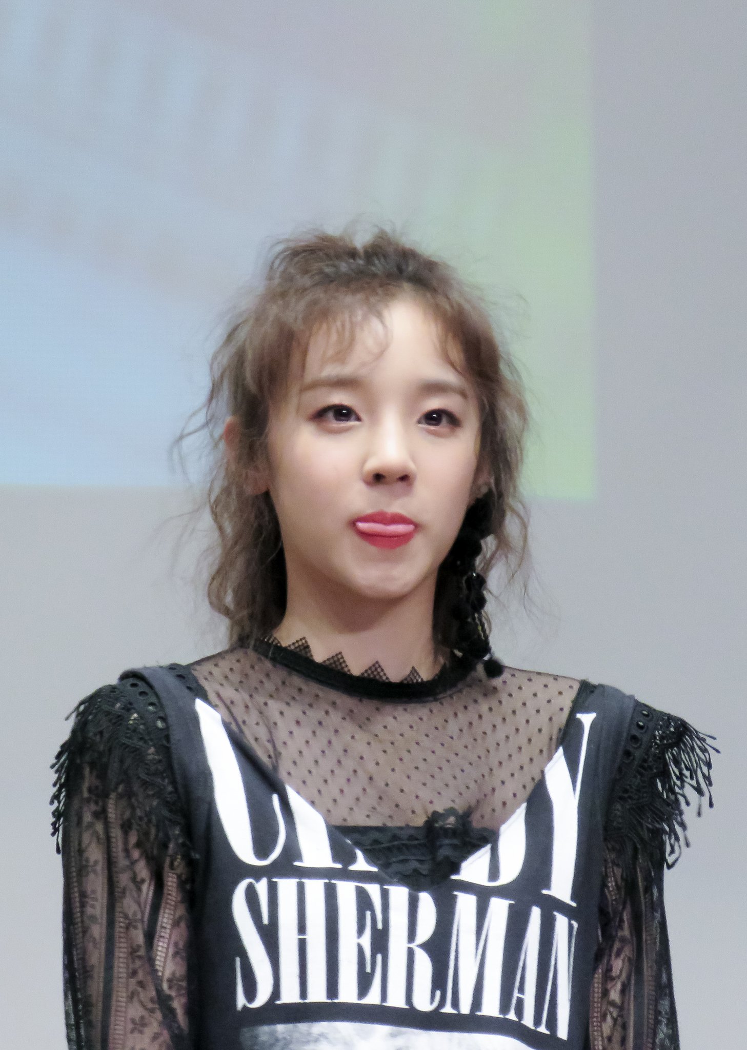 DdKS3vGUwAA-4a3.jpg:orig