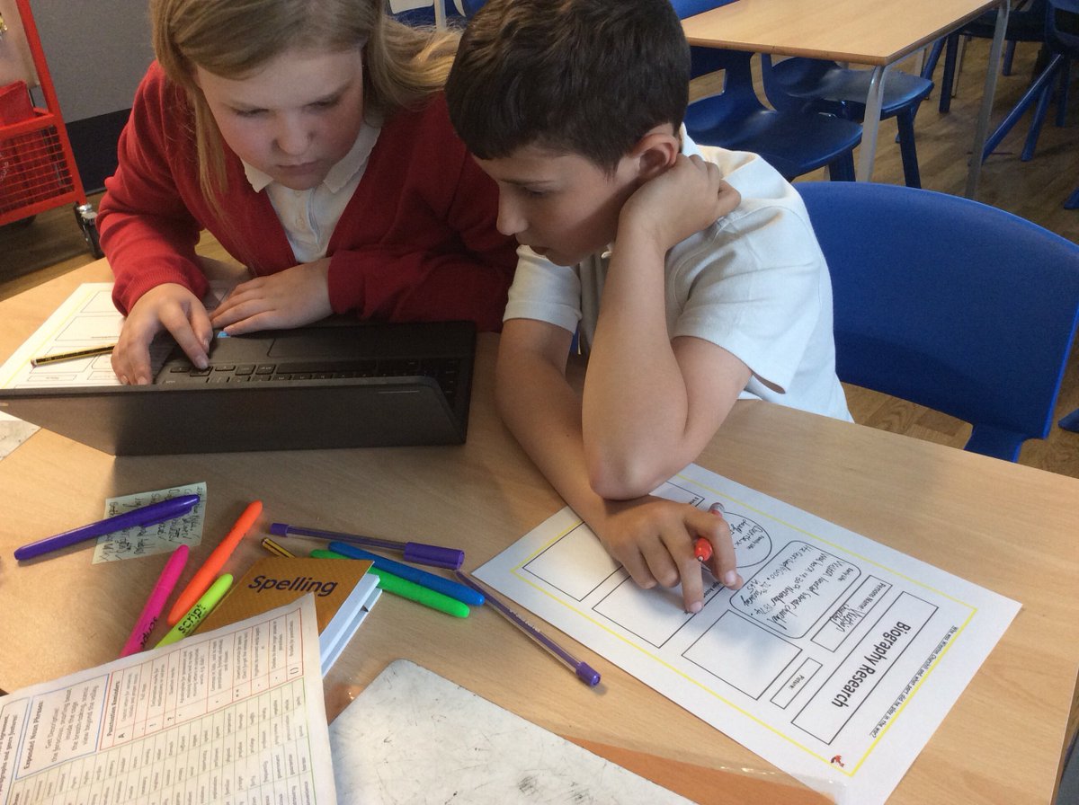 MerseyYear5's tweet photo. Researching Winston Churchill. @MerseyPrimary @JacquiOverfield #historympa https://t.co/NXKpfzxwmZ