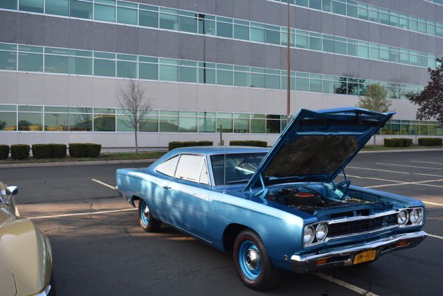 LIVettesClub's tweet photo. Come on down for some tunes, cars and great food.  Cruise night is growing thanks to our sponsor @DanRatkewitch  and TGI Fridays of Westbury.  Take a look at some of the rides from last week! https://t.co/2gVjUxnPju
