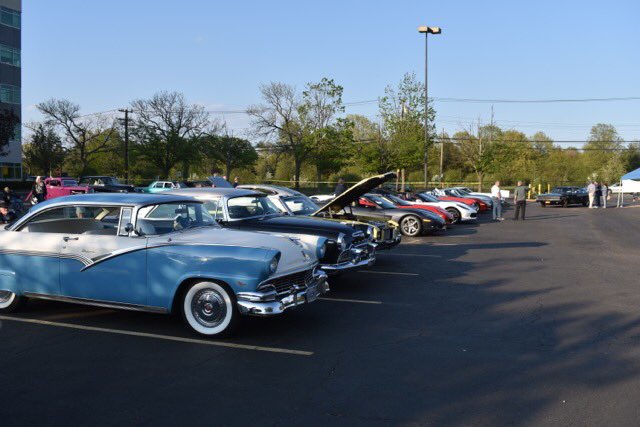 LIVettesClub's tweet photo. Come on down for some tunes, cars and great food.  Cruise night is growing thanks to our sponsor @DanRatkewitch  and TGI Fridays of Westbury.  Take a look at some of the rides from last week! https://t.co/2gVjUxnPju
