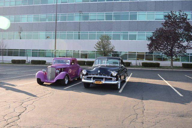 LIVettesClub's tweet photo. Come on down for some tunes, cars and great food.  Cruise night is growing thanks to our sponsor @DanRatkewitch  and TGI Fridays of Westbury.  Take a look at some of the rides from last week! https://t.co/2gVjUxnPju