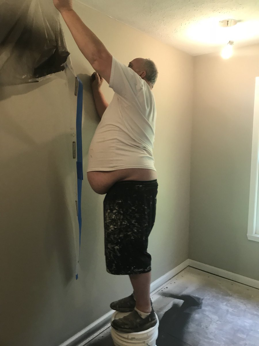 caseboltc9's tweet photo. Spring has finally sprung here at my job site. The guys are wearing belly shirts and enjoying the warmer weather. 😀 https://t.co/kNUDpS65sW
