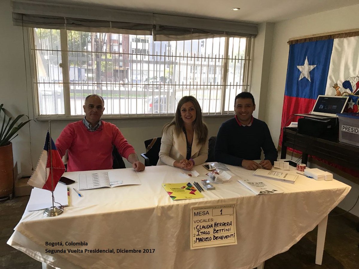 🔵Recuerda que si vives en el extranjero puedes solicitar tu cambio de domicilio electoral en el Consulado chileno. Trámite gratuito, sólo debes llevar tu cédula de identidad o pasaporte 🇨🇱 👉▶️ votoenelexterior.cl