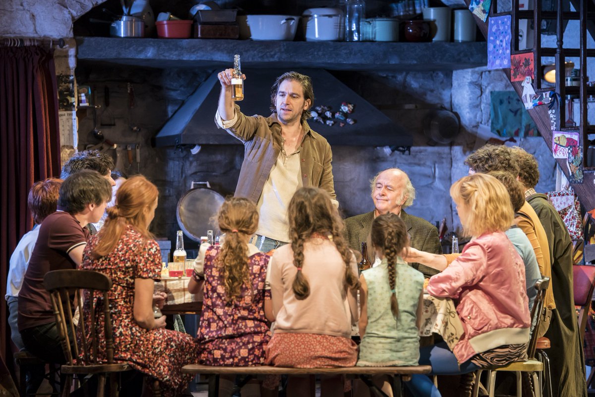 Raise a glass to the superb cast of #TheFerryman before their final weekend of performances.