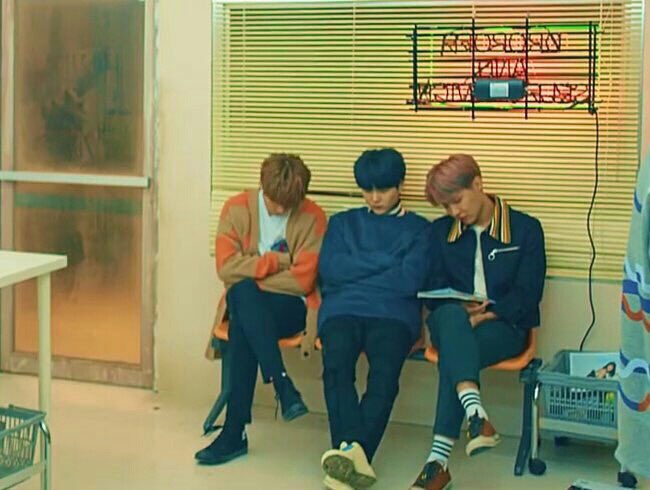 Karina_Chon's tweet photo. Приуныли пацаны... #iBTSBBMAs #BTSBBMA #IVoteBTSBBMAs https://t.co/RxIuNOQqna