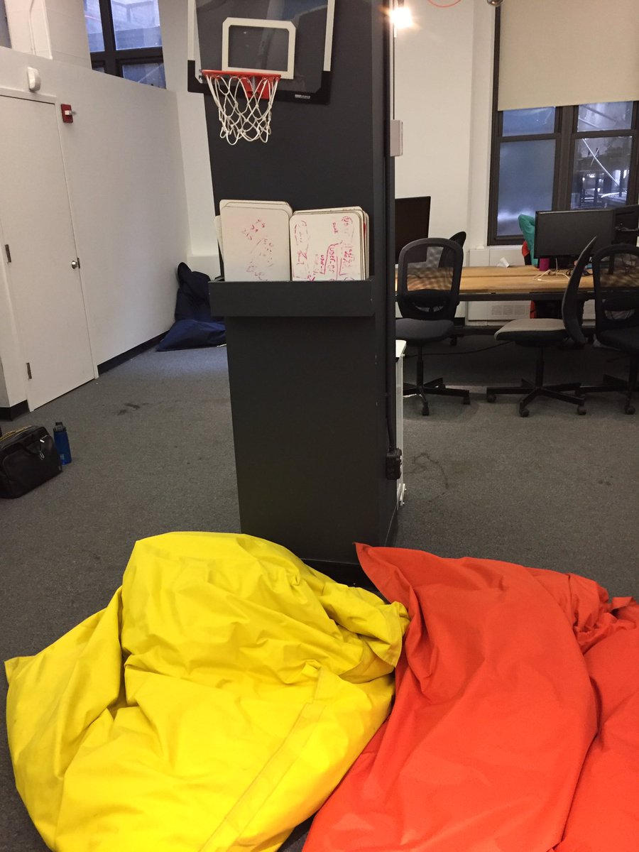 vsparrowkhan's tweet photo. Hopper has bean bags, basketball, and the smell of pizza oven exhaust. Amenities of mod5 #flatironschool https://t.co/bpSiDNikU1