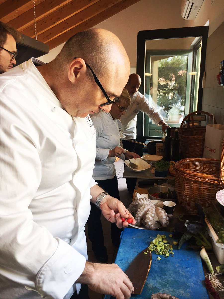 selecta_spa's tweet photo. Villa Necchi Alla Portalupa ci apre le porte per una nuova tappa di #InTheKitchenTour, il circuito BtoB firmato @ChicChefs. La creatività degli #Chef incontra le #primiziediSelecta. #food #ITKT https://t.co/F0mtknpU7n
