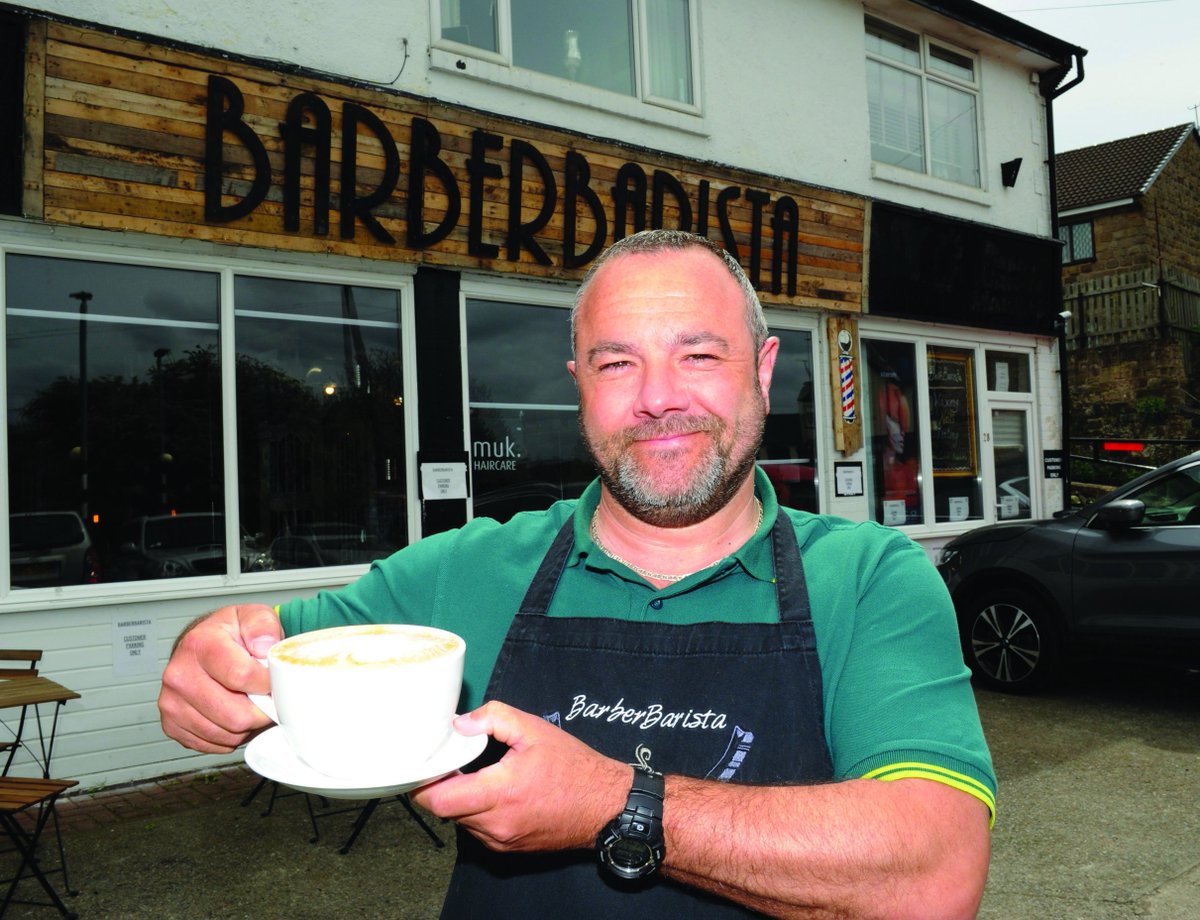 rotherhamtiser's tweet photo. On-call paramedics offered free cuppa by kind-hearted coffee shop owners. https://t.co/PZzj7tT8EQ https://t.co/CSo2u17uaB