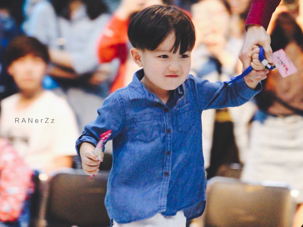 dodiidyo's tweet photo. ปะป๊ากับเจ้าลูกหมู
คิดถึงมากๆ #CrumbleKS #Kaisoo ♡ https://t.co/13wVezb2Pe