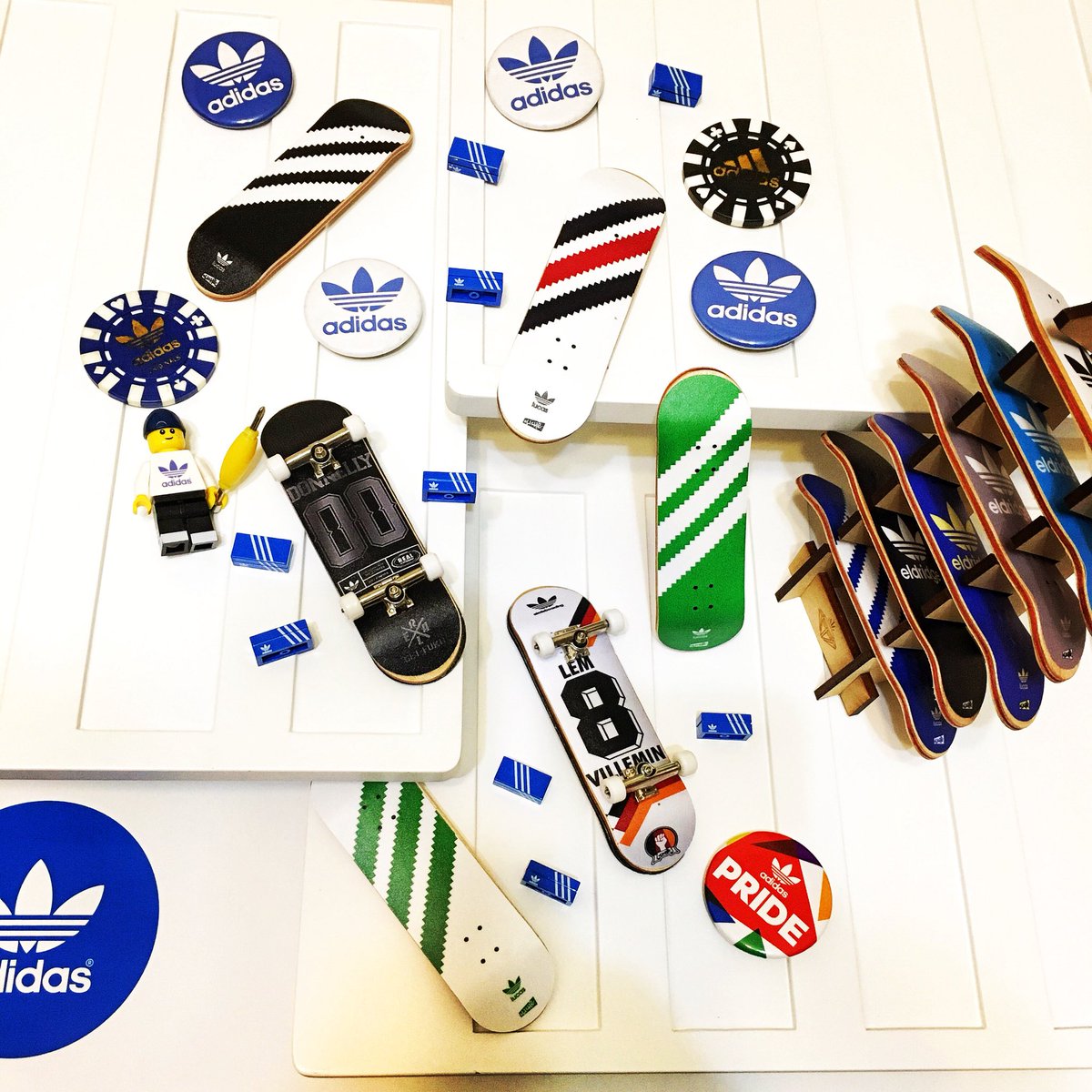 lo1622ve's tweet photo. finger skateboard π .
#adidas #adidasdeck #adidasoriginals #adidasskateboarding #adidasskate #fingerskateboard #fingerskateboarding #adidassign #3stripesstyle #like4like #adidaschip #lego https://t.co/HB5e8px19M