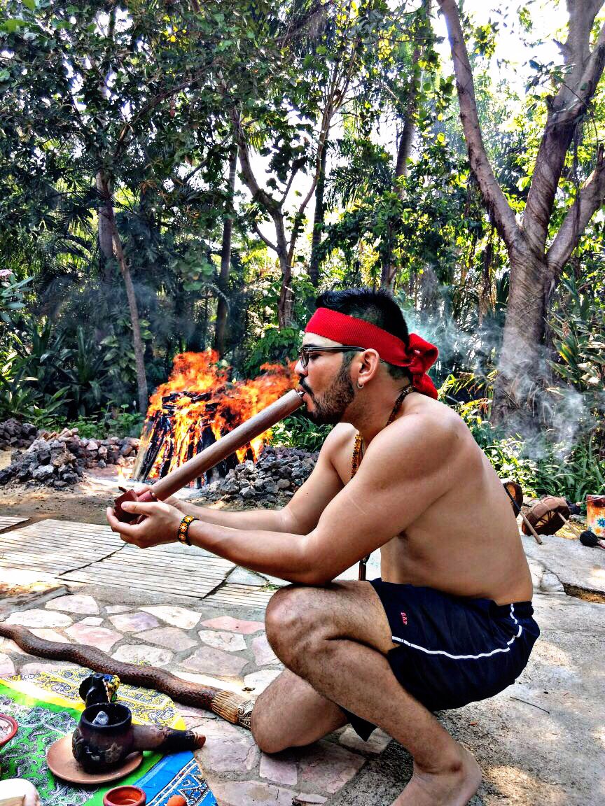 germancamposmx's tweet photo. Ayer hicimos una pausa en los trabajos del arte del cd para rendirle tributo a la Madre Tierra, donde hace unos años comencé un hermoso viaje astral.
#DulcePasión #temazcal #fuego #chanupa #Acapulco #viajeastral #MadreTierra
#GermanCampos #Cantautor
https://t.co/KRUXxGDGt3 https://t.co/Qutp9jgJBV