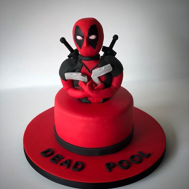 ManiaDelou's tweet photo. Deadpool....#cakeart #jarbysweetmates #chocolate #cake #cakeaddict #deadpool #deadpoolcake https://t.co/oldwZCY2Fe