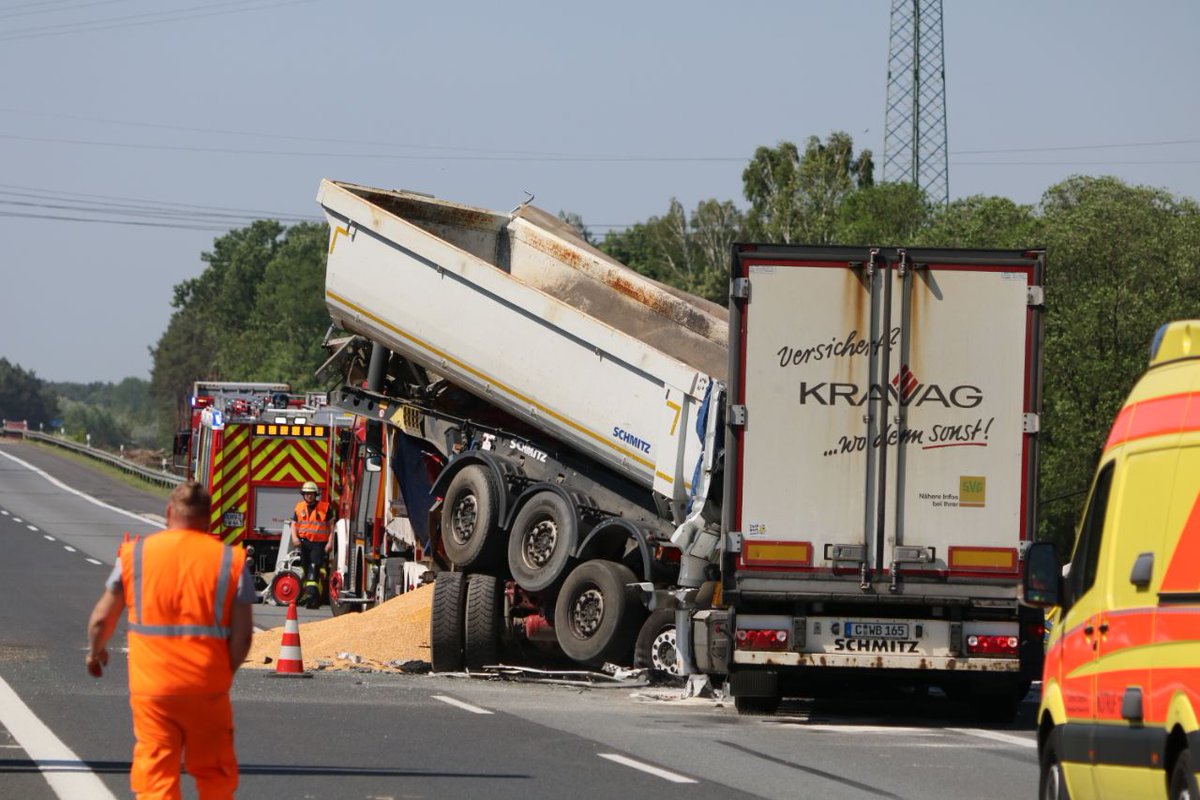 Julian Stahle Twitterren Todlicher Horror Unfall Auf Der A10 Bei Birkenwerder Heute Morgen Kam Es Auf Der A10 Im Landkreis Oberhavel Zu Einem Heftigen Auffahrunfall Zwei Lkw Fahrer Uberlebten Diesen