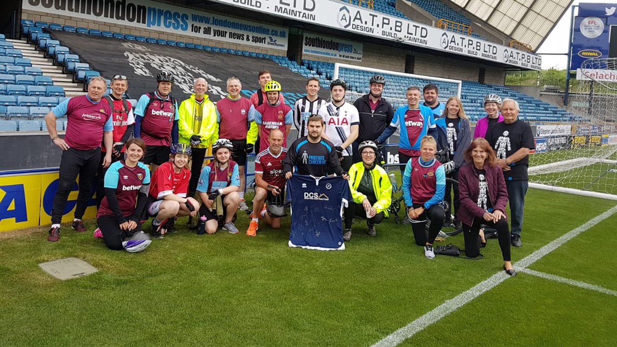 MillwallFC's tweet photo. 🚴

Charlie Bruce is one of 50 participants cycling 70 miles to every @premierleague and @EFL ground in London for @ProstateUK.

Read and donate ➡️ https://t.co/vbkJrQ5oKp

#Millwall 🦁 https://t.co/h8GPL8l50U