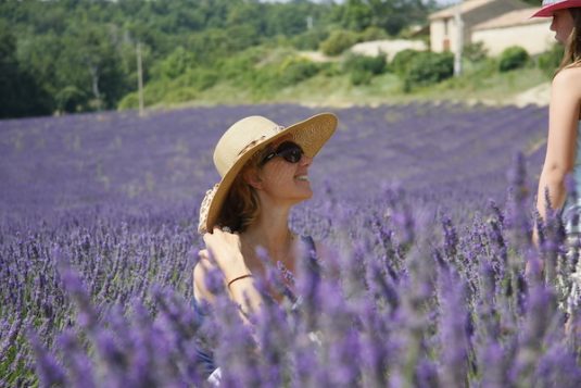 In ein paar Wochen verfärben sich die #Lavendel-Felder wieder in ein intensives Lila. 💜 Wo muss man in diesem Sommer sein, um die Pracht bestaunen &amp; fotografieren zu können? Wir verraten euch unsere Lieblings-Lavendelfelder in der #Provence und #Drôme . bit.ly/ProvenceLavend…