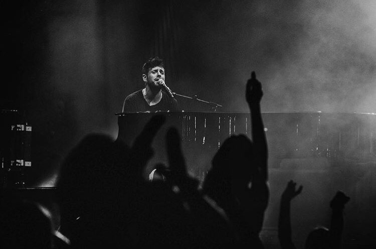 vic_lop_rub's tweet photo. Resaca emocional importante tras este fin de semana de vértigo. ¿Y ahora? 
Señor Don @PabloLopezMusic, no vendrá usted a #AlcazarDeJerez, o Algeciras de casualidad como la anterior gira?🙏🏻🙏🏻 

Pics 📷 : @niarosas  19/20- 8-2016 https://t.co/NPpgFe4tXH