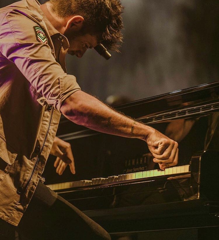 vic_lop_rub's tweet photo. Resaca emocional importante tras este fin de semana de vértigo. ¿Y ahora? 
Señor Don @PabloLopezMusic, no vendrá usted a #AlcazarDeJerez, o Algeciras de casualidad como la anterior gira?🙏🏻🙏🏻 

Pics 📷 : @niarosas  19/20- 8-2016 https://t.co/NPpgFe4tXH