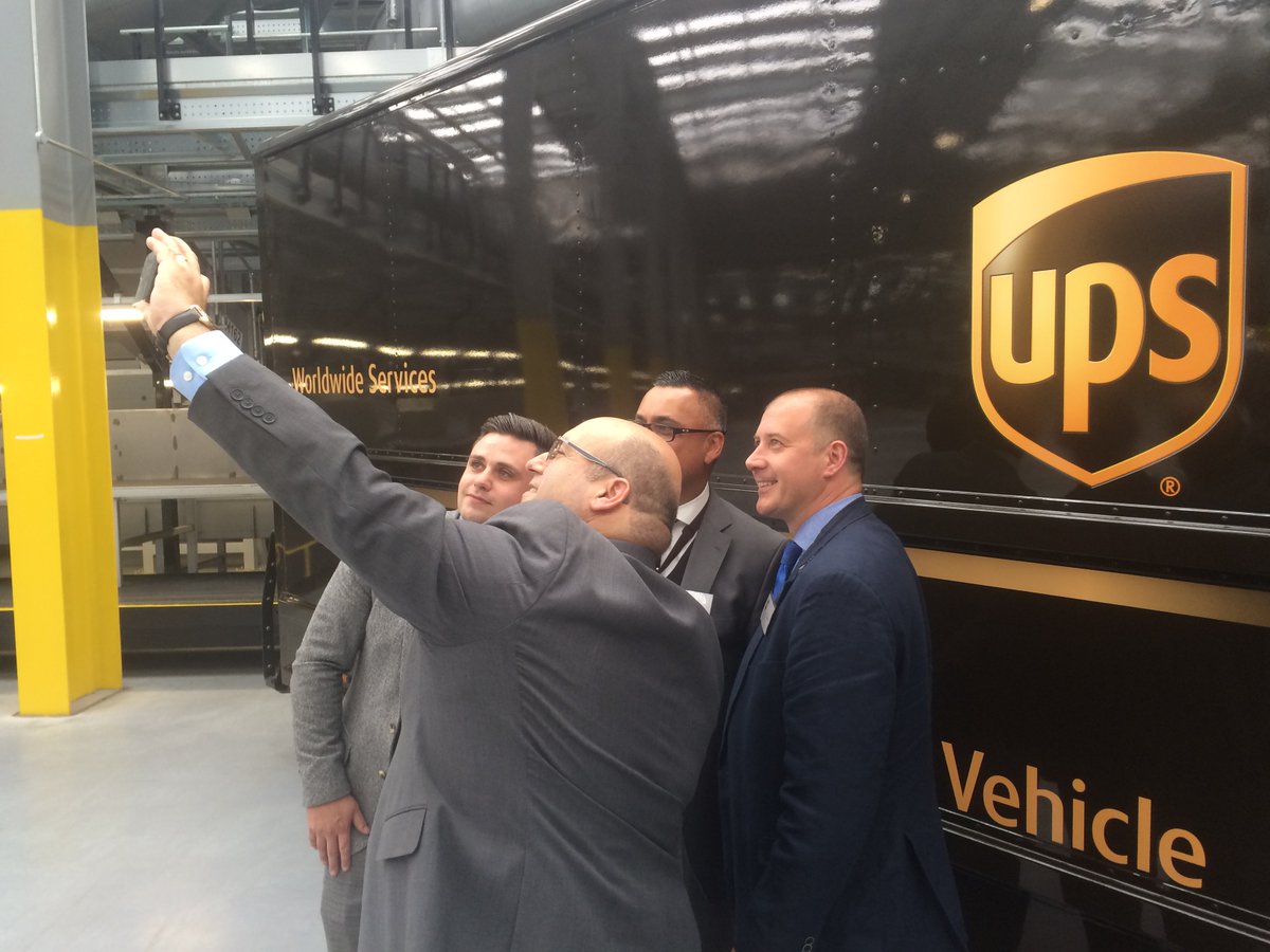 GreggSvingen's tweet photo. £120 mn @UPS_UK investment announced today by @UPS_Europe Pres @LouRivieccio in presence of @transportgovuk's Rt Hon Chris Grayling MP &amp; @DP_World CEO: Five football fields of state-of-the-art logistics space to help UK businesses in #globaltrade arena
https://t.co/yftliQ0qV6 https://t.co/H10BvilHq4