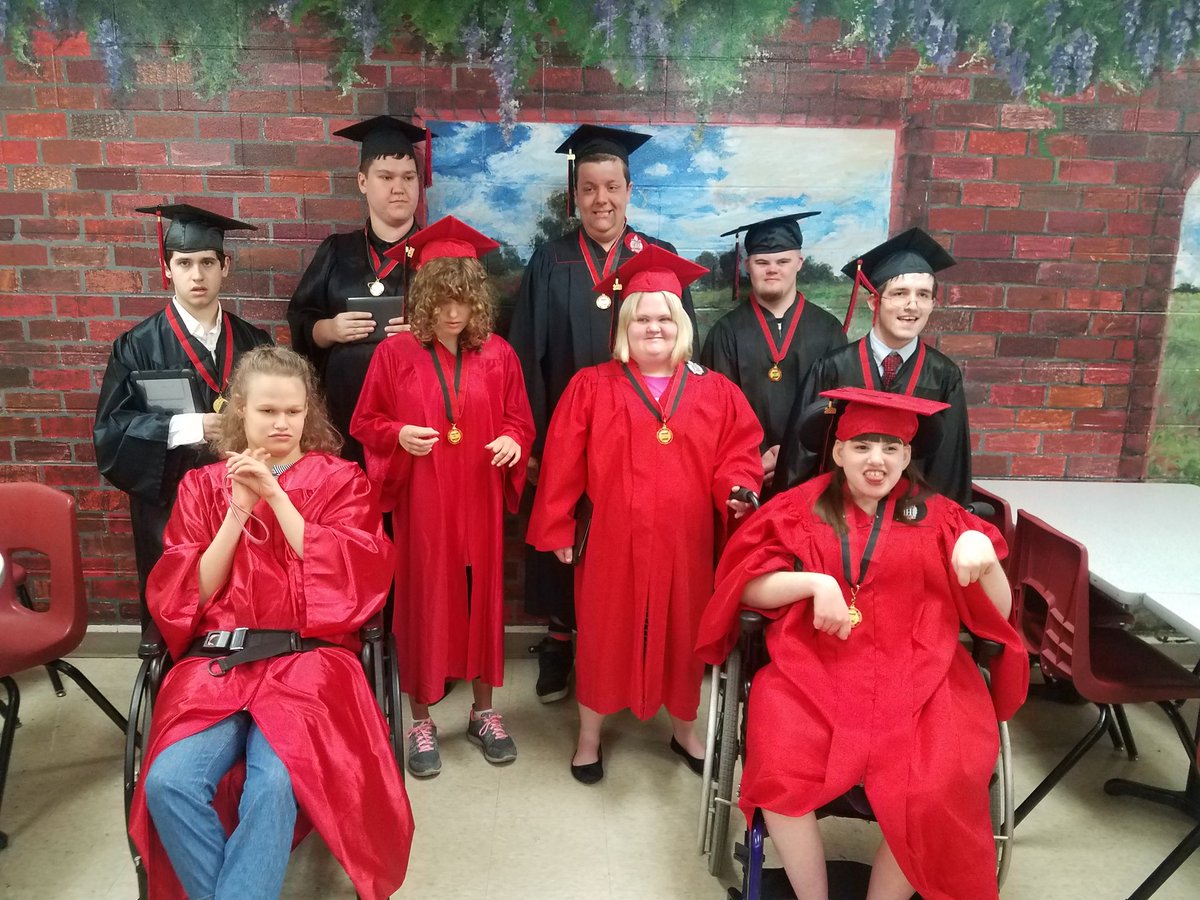 OakHills_HS's tweet photo. RT TartanOHHS "RT OHLSD: Congratulations Highlanders grads!!! ❤🎓🖤 This morning we held a wonderful graduation celebration for some of our high school students with special needs. We are so proud of them! OakHills_HS #highlanderstrong #movethattassle … https://t.co/QUMGHo94Xi"