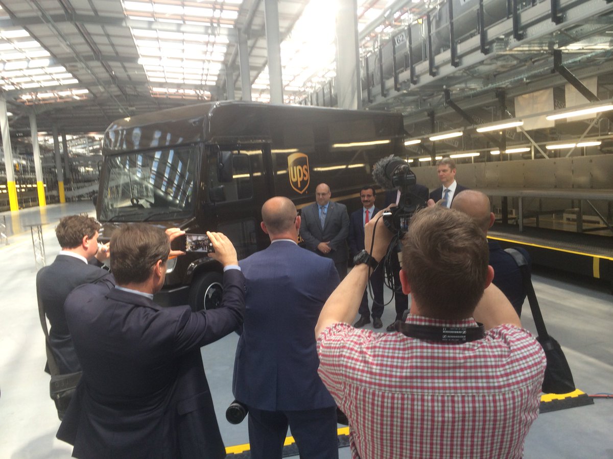 GreggSvingen's tweet photo. £120 mn @UPS_UK investment announced today by @UPS_Europe Pres @LouRivieccio in presence of @transportgovuk's Rt Hon Chris Grayling MP &amp; @DP_World CEO: Five football fields of state-of-the-art logistics space to help UK businesses in #globaltrade arena
https://t.co/yftliQ0qV6 https://t.co/H10BvilHq4