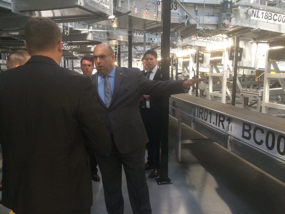 GreggSvingen's tweet photo. £120 mn @UPS_UK investment announced today by @UPS_Europe Pres @LouRivieccio in presence of @transportgovuk's Rt Hon Chris Grayling MP &amp; @DP_World CEO: Five football fields of state-of-the-art logistics space to help UK businesses in #globaltrade arena
https://t.co/yftliQ0qV6 https://t.co/H10BvilHq4