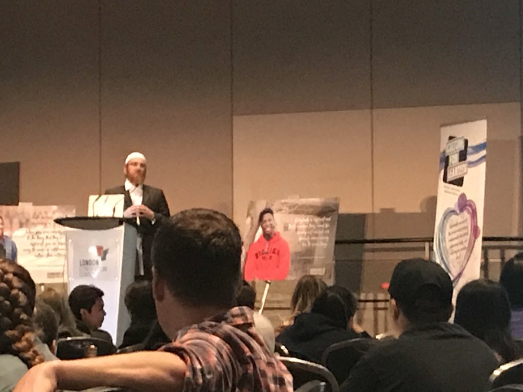 kdoxtator's tweet photo. 1.service
2. Responsibility 3. Vision wise words from Imam Abd alfatah twakkal #leadershipqualities #tvdsbleaders #buildingacultureforlearning #celebratingdiversity #HUMANSofTVDSB https://t.co/p4zSN2bnaR