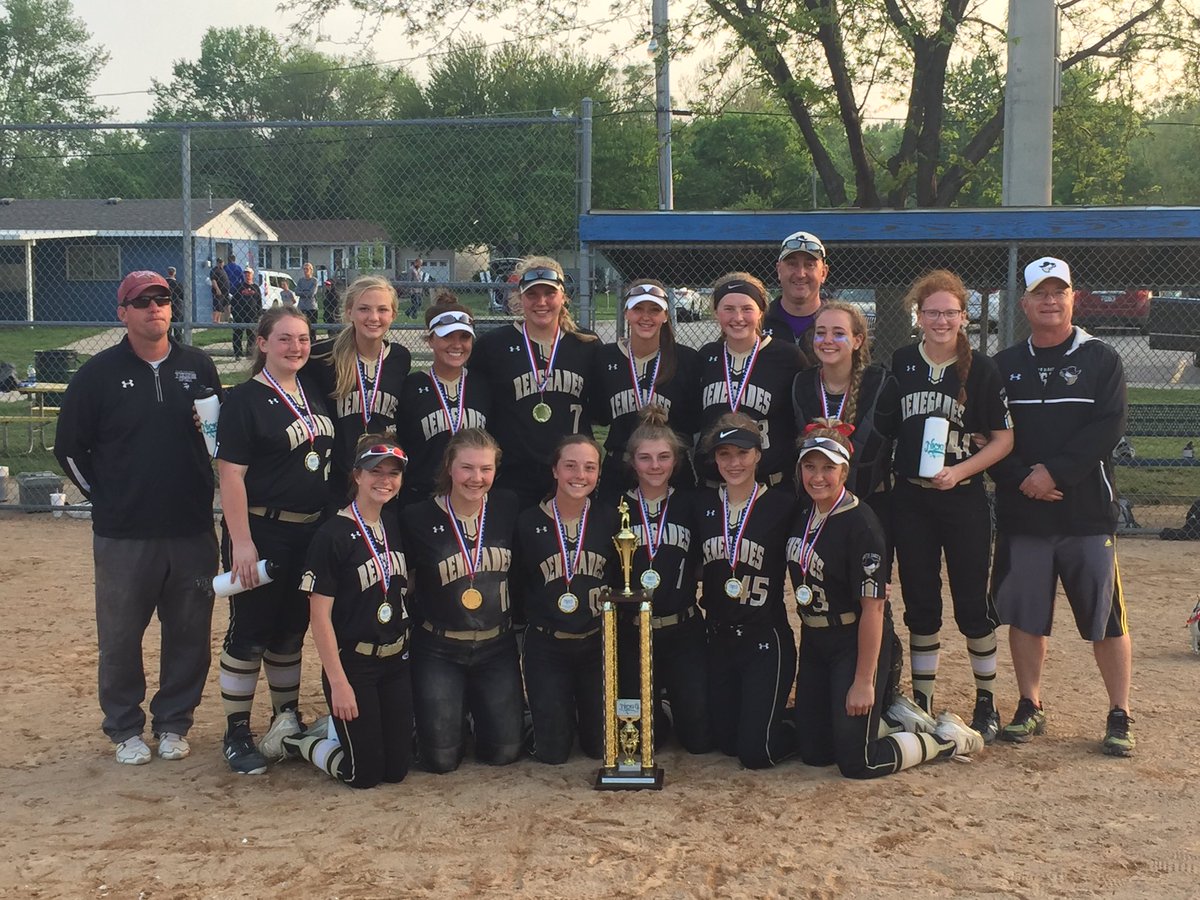SDRFastpitch's tweet photo. It was a family affair for an incredible cause! @RenegadesSD Nicki G Foundation Tournament Champions. #family #sdrenegades #oneformom https://t.co/r5Ho3PRVDk