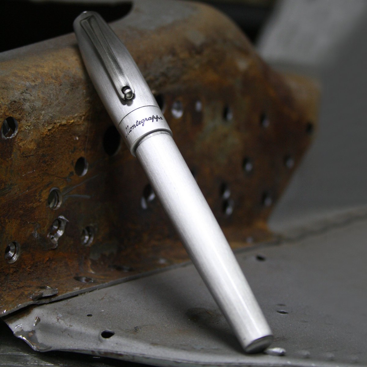 Essential #design and refined trims, Silver Mule is the perfect mix of #style with a vintage flair.
A must-have accessory in the pocket of every nostalgic man... 
#montegrappaitalia #lovewriting #montegrappisti #fountainpen #writing