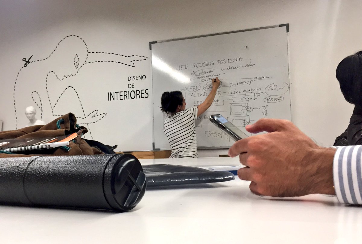 AinaEscalas's tweet photo. Avui hem xerram de @LifeRPosidonia a classe d’Interiorisme. Exemple de sistemes de climatització passius i eficiència energètica 👌🏻 @escuelaedib https://t.co/KZBZoH7slk