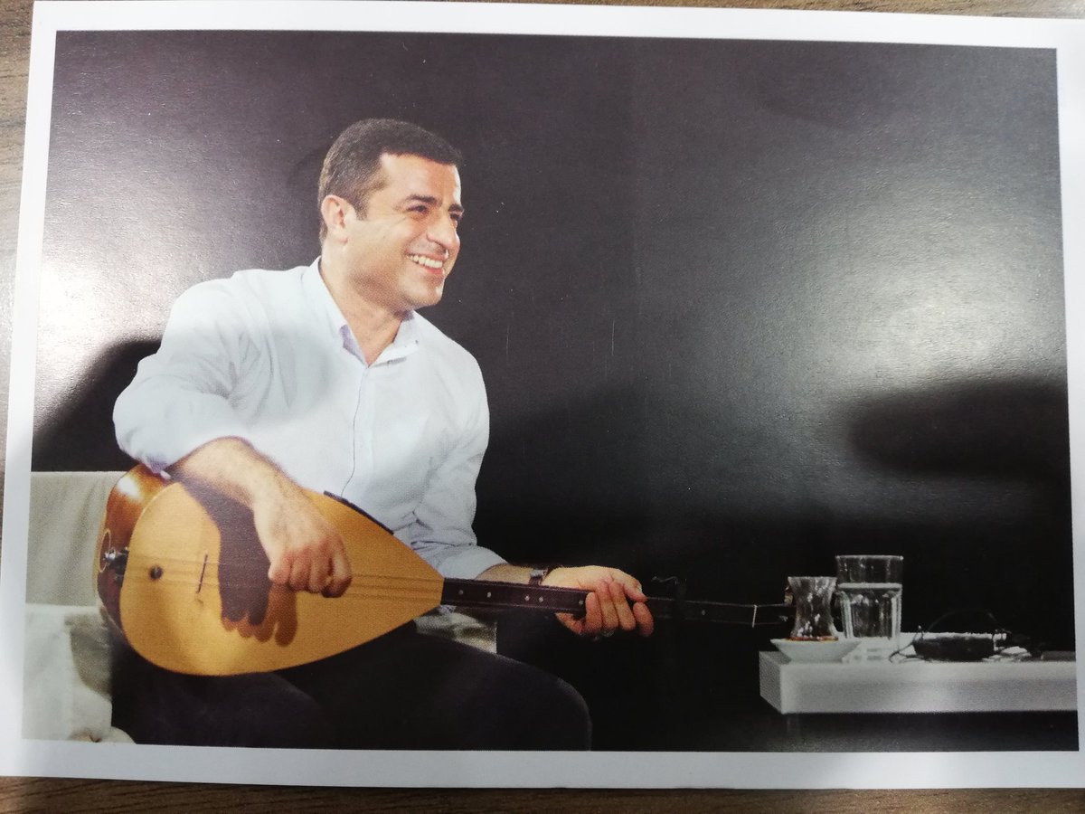hdp_bursa's tweet photo. Demokrasi olmadan ekmek olmaz, aş olmaz,barış olmaz, huzur olmaz, adalet olmaz, ekonomik kalkınma olmaz.
Selahattin Demirtaş
24 Haziran'da
BİR OY DEMİRTAŞ 'A
BİR OY HDP' YE
#SenleDeğişir https://t.co/slhpKK2LZj