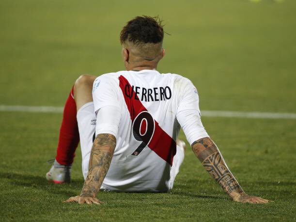 2010MisterChip's tweet photo. La Copa del Mundo está llorando: hoy ha dicho adiós a una de sus estrellas 😢🇵🇪 https://t.co/b0TuLPg1E9